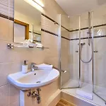 Drei Mohren מלון